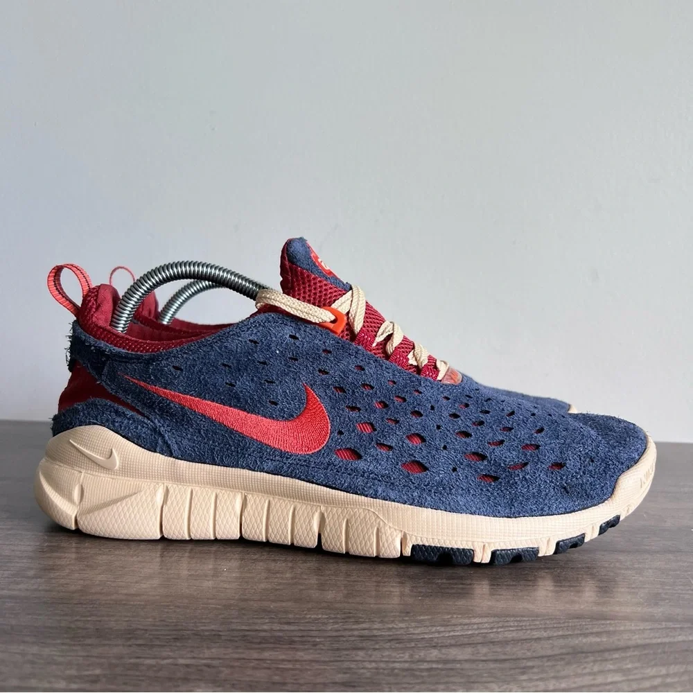 Nike Men's Navy Blue and Red Athletic Shoes